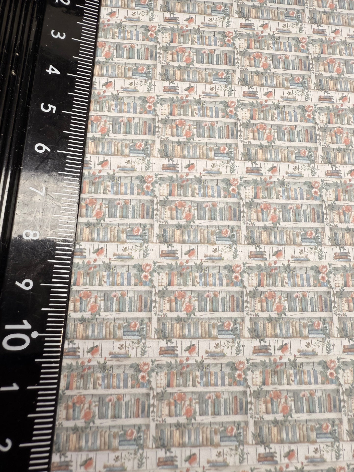 WALLPAPER CONTRAST BOOKSHELVES 1