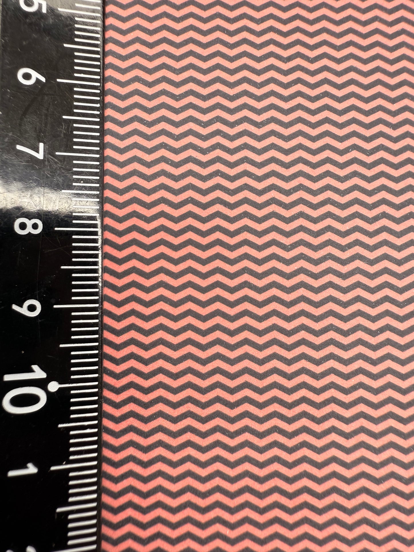 WALLPAPER CONTRAST BLACK & RED 7 ZIGZAG HORIZONTAL