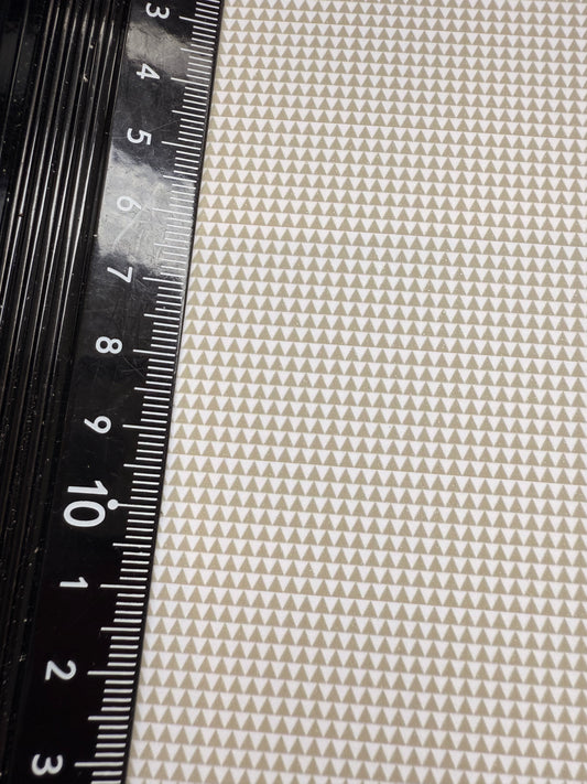 Wallpaper contrast triangles beige