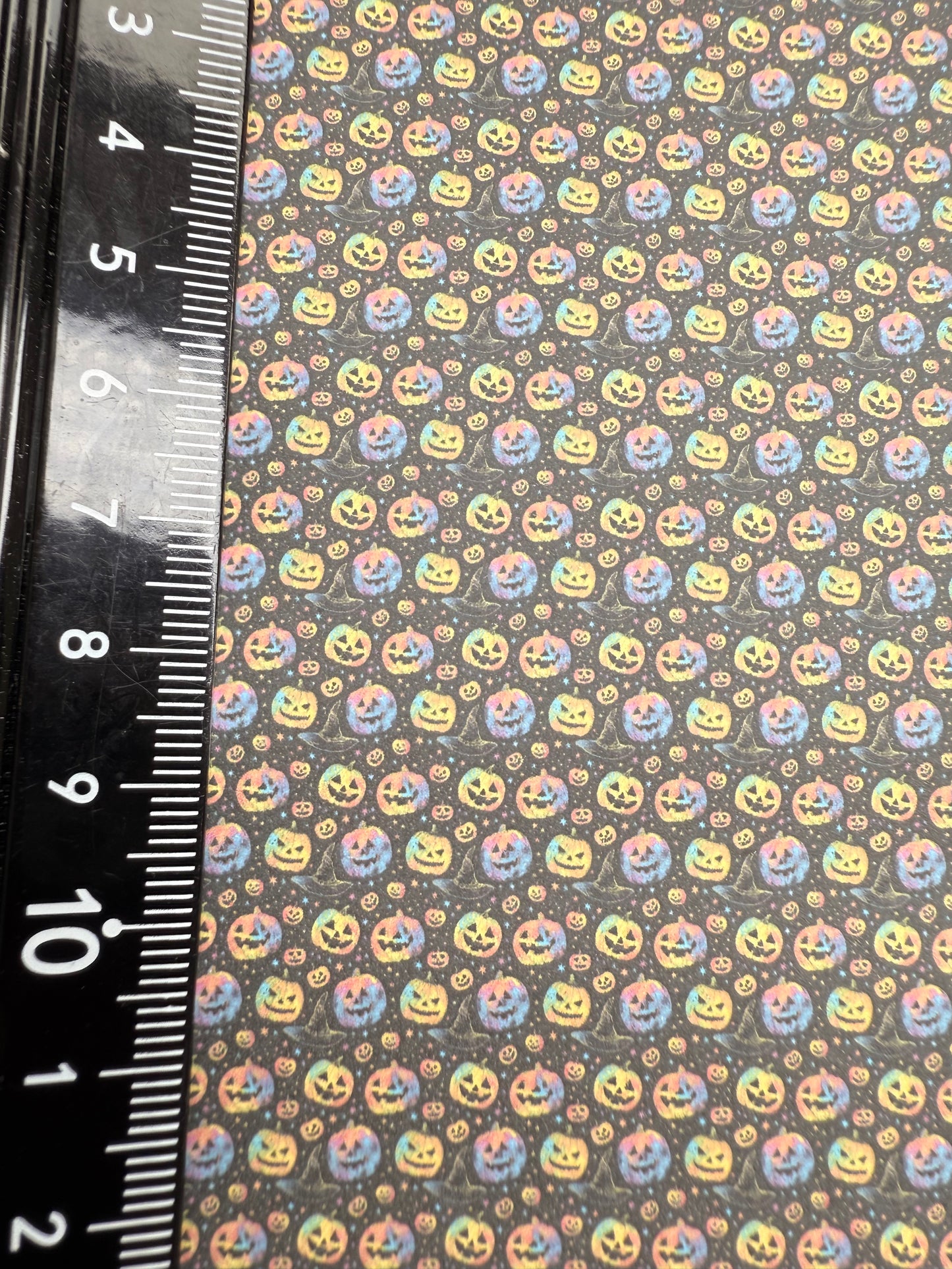 Wallpaper Halloween pumpkins & witches hats *