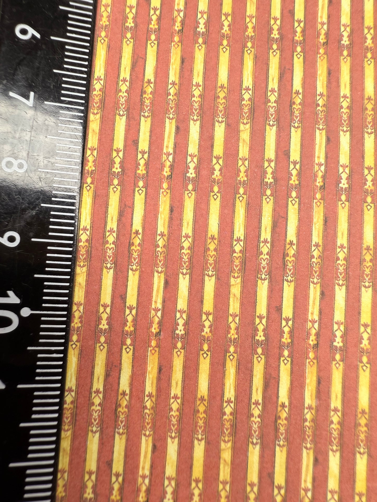 Wallpaper circus red & gold stripes