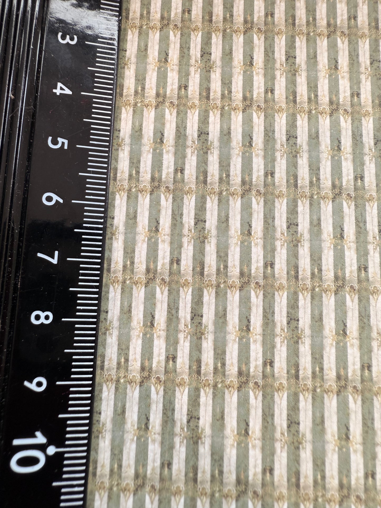 Wallpaper circus stripes 1 cream