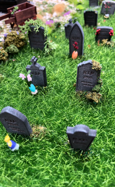 HALLOWEEN COLLECTION. 22 engraved gravestones with text. 1/48th scale KIT