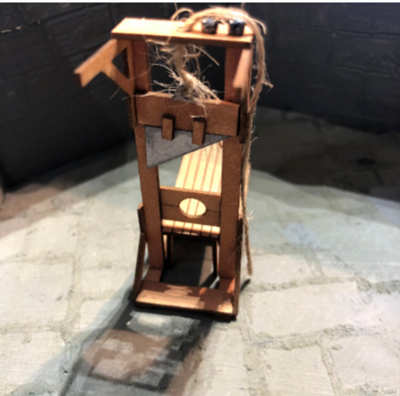 Execution & punishment GUILLOTINE. 1/48th scale kit