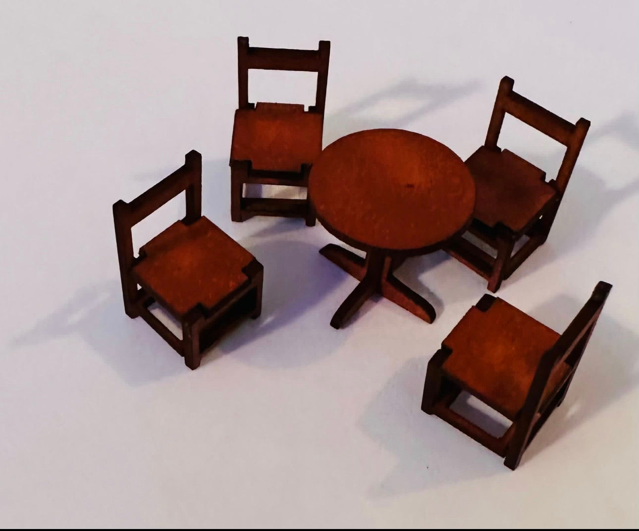 Wild West collection.TABLE & CHAIRS. 1/48th scale kit