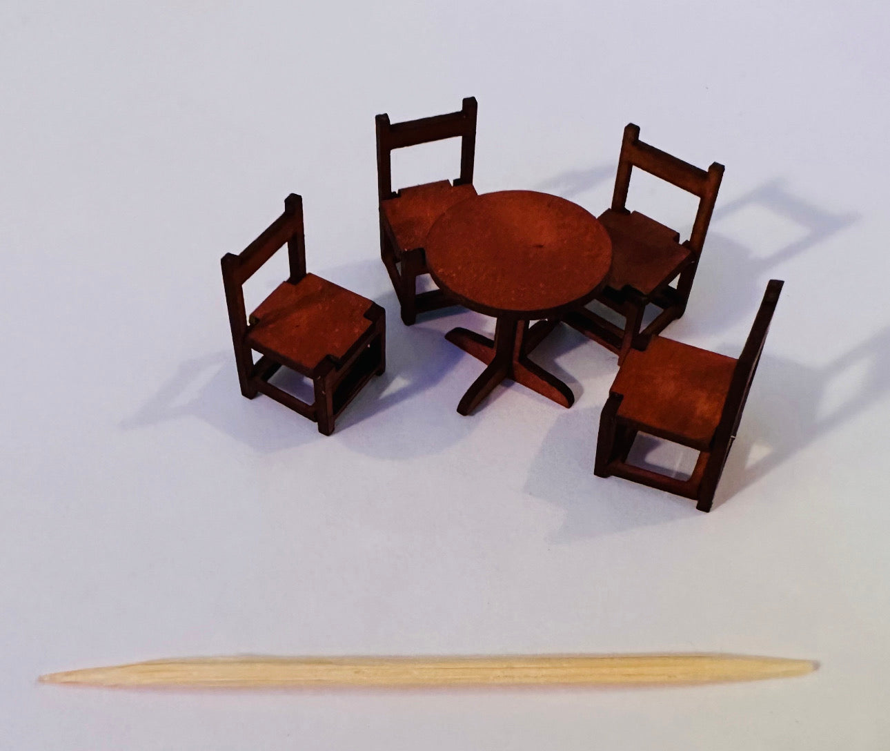 Wild West collection.TABLE & CHAIRS. 1/48th scale kit