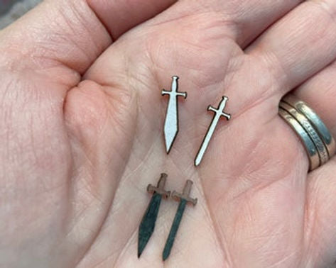 weapons. Set of 4 in 2 styles swords. 1/48th scale