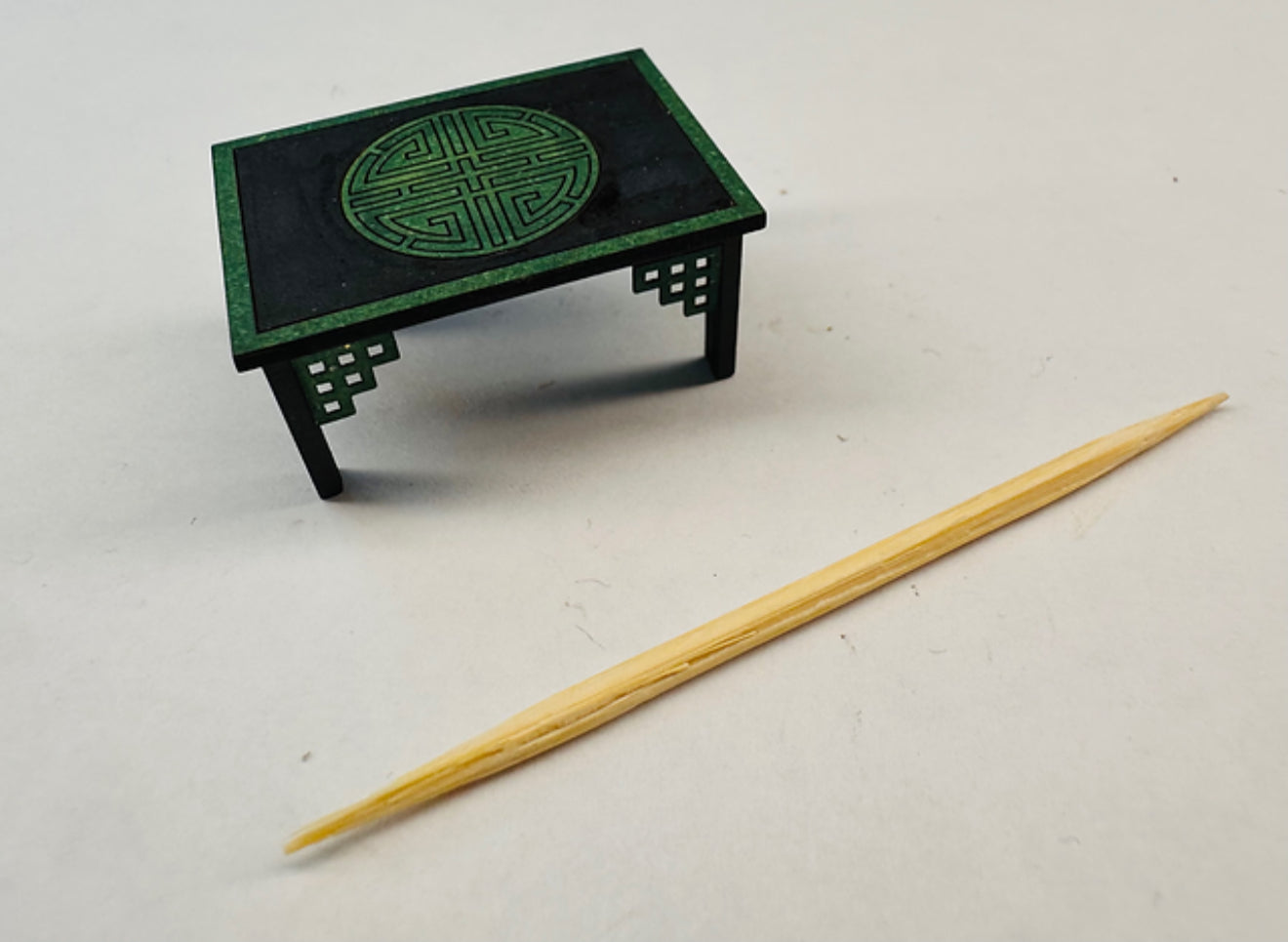 Chinese table and 4 chairs, 1/48th scale KIT