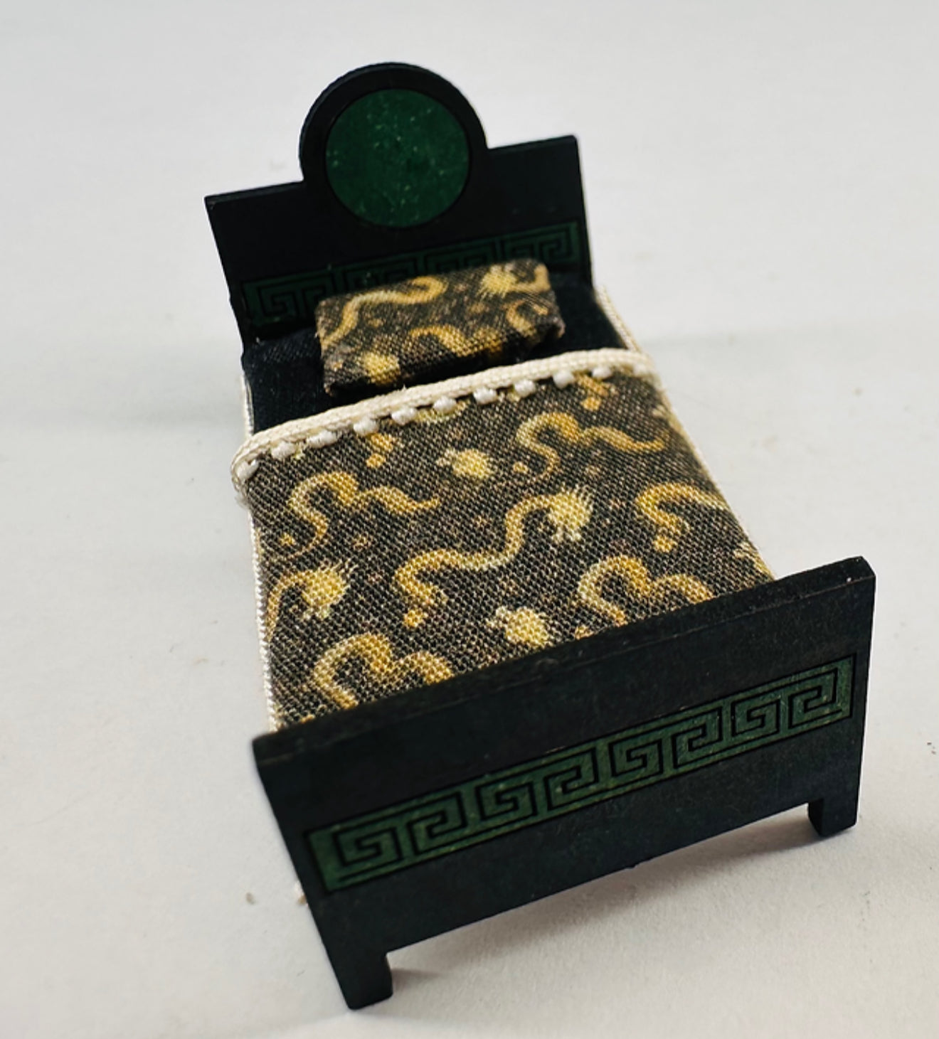 Chinese single bed,1/48th scale kit