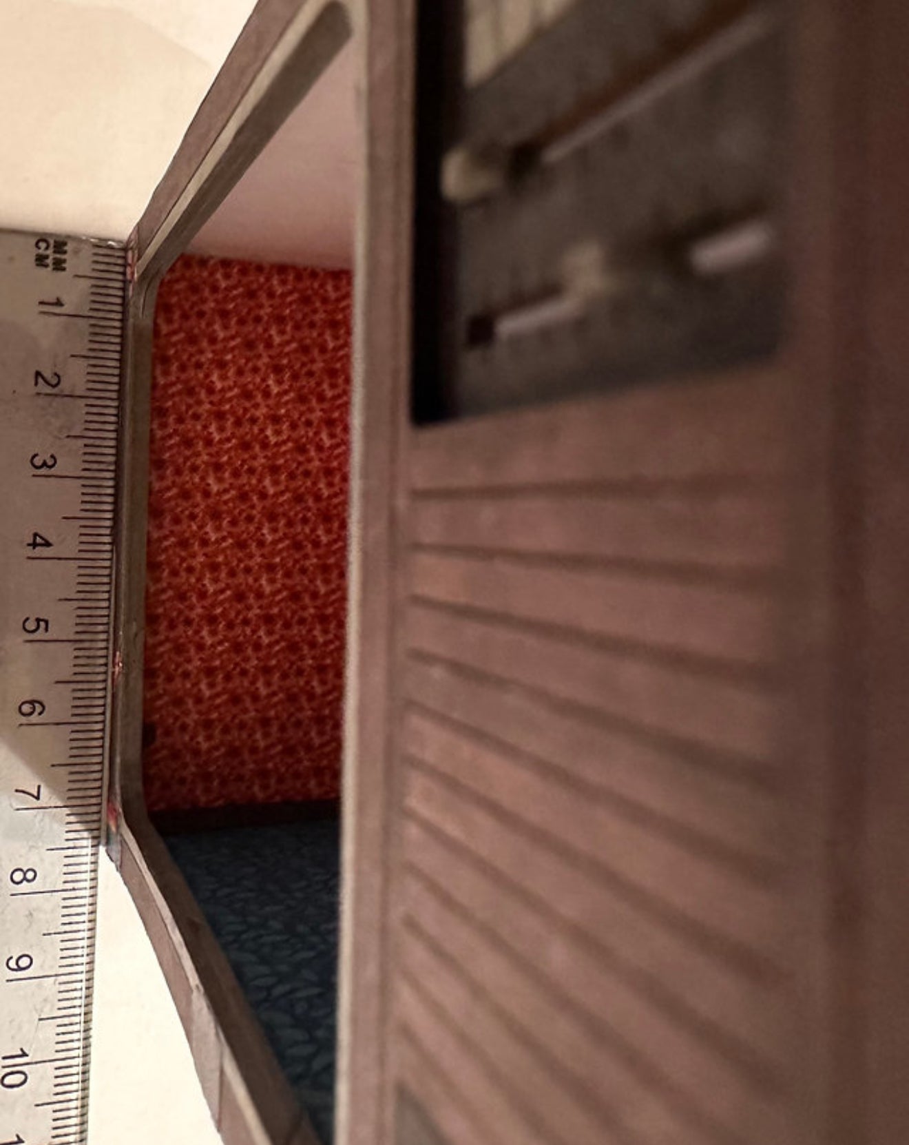 1980s TV box room, 1/48th scale KIT