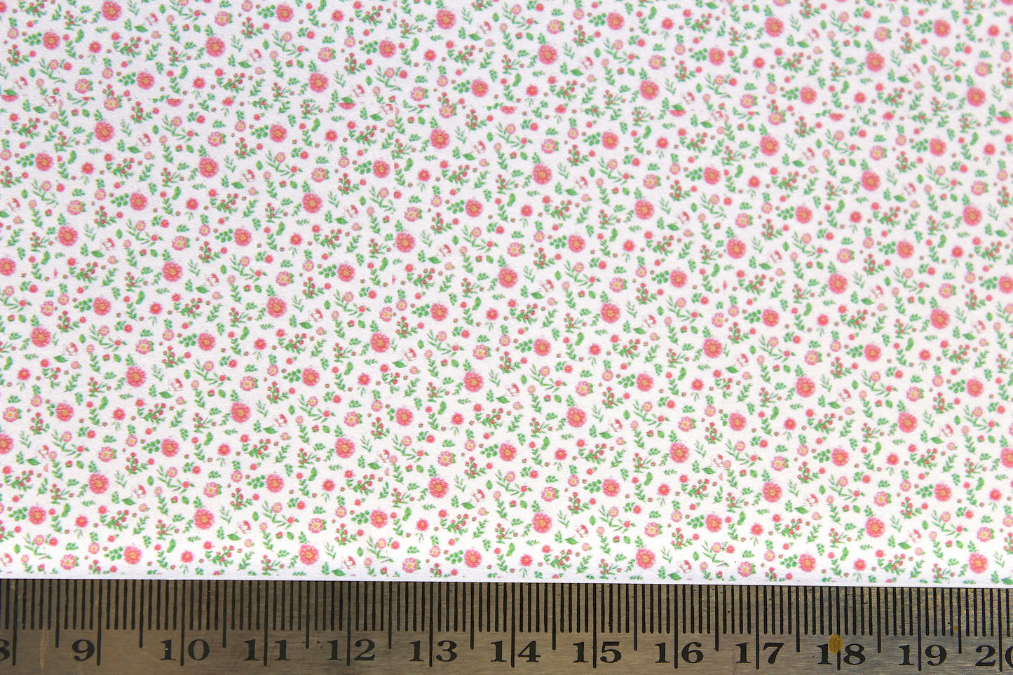 Wallpaper, grannies bedroom 2 pink sprigs 1/48th